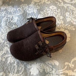 Born women’s leather and wool mules size 7/38